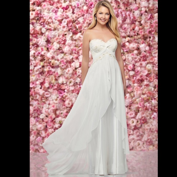 Wedding Dress NWT! - Picture 2 of 12